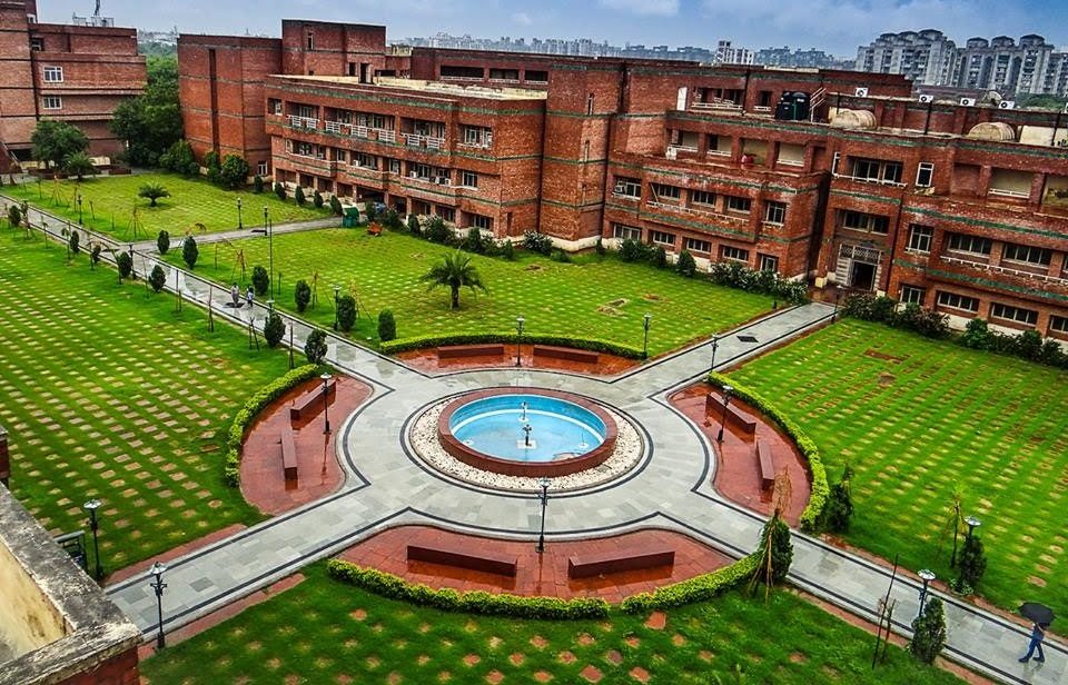 NSUT main campus courtyard with landscaped lawns and central fountain